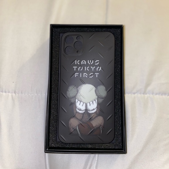 iPhone 11 Pro Max phone case - Picture 3 of 3